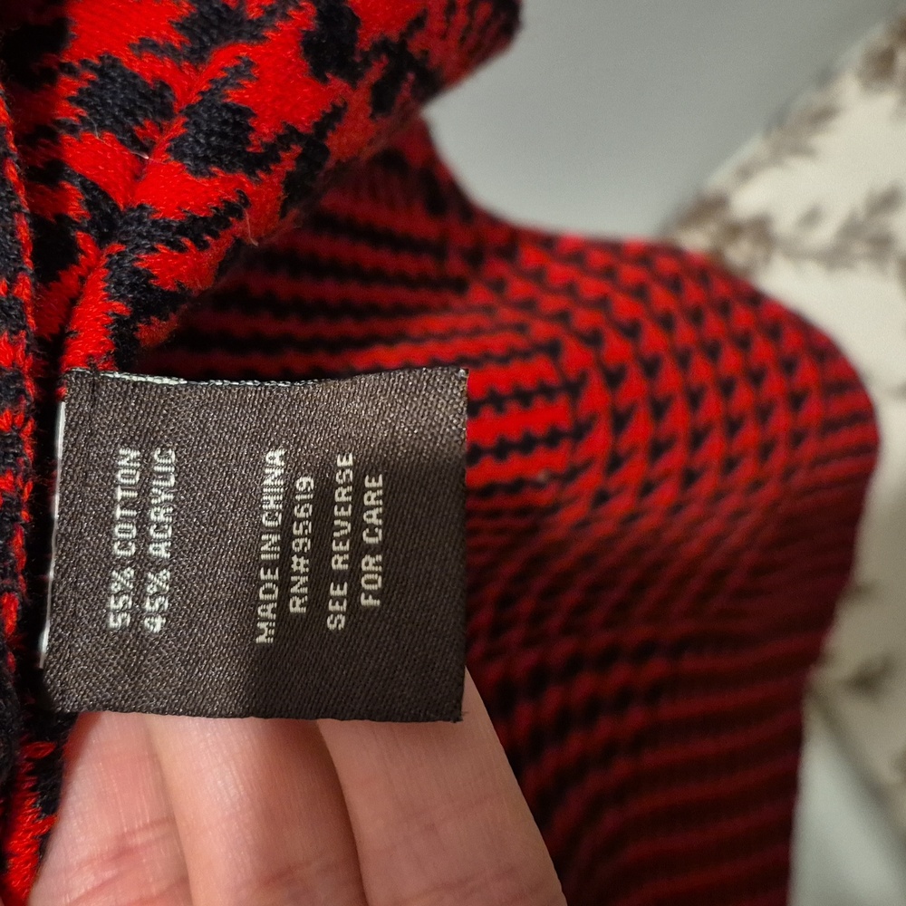 Red and Black Sweater Shrug L/XL - Picture 4 of 7